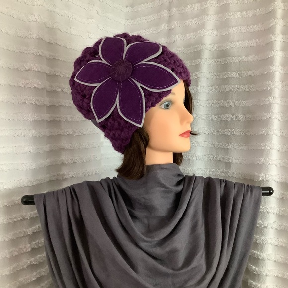 😍 Handcrafted Purple Cloche - Picture 4 of 9